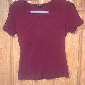 ribbed burgundy fitted t-shirt